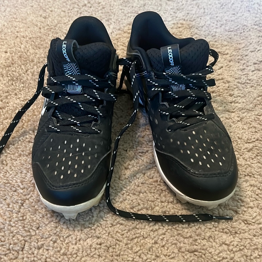Under armour baseball cleats. Kids size 12